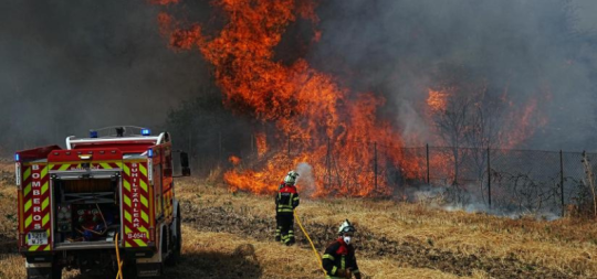 Imagen de la noticia: Un incendio, una respuesta que emociona y un final para respirar tranquilos. Extinguido el incendio entre Salinas y Esquíroz